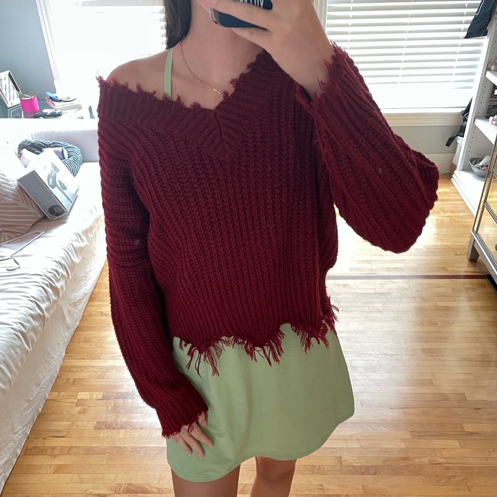 Cropped v neck knit sweater